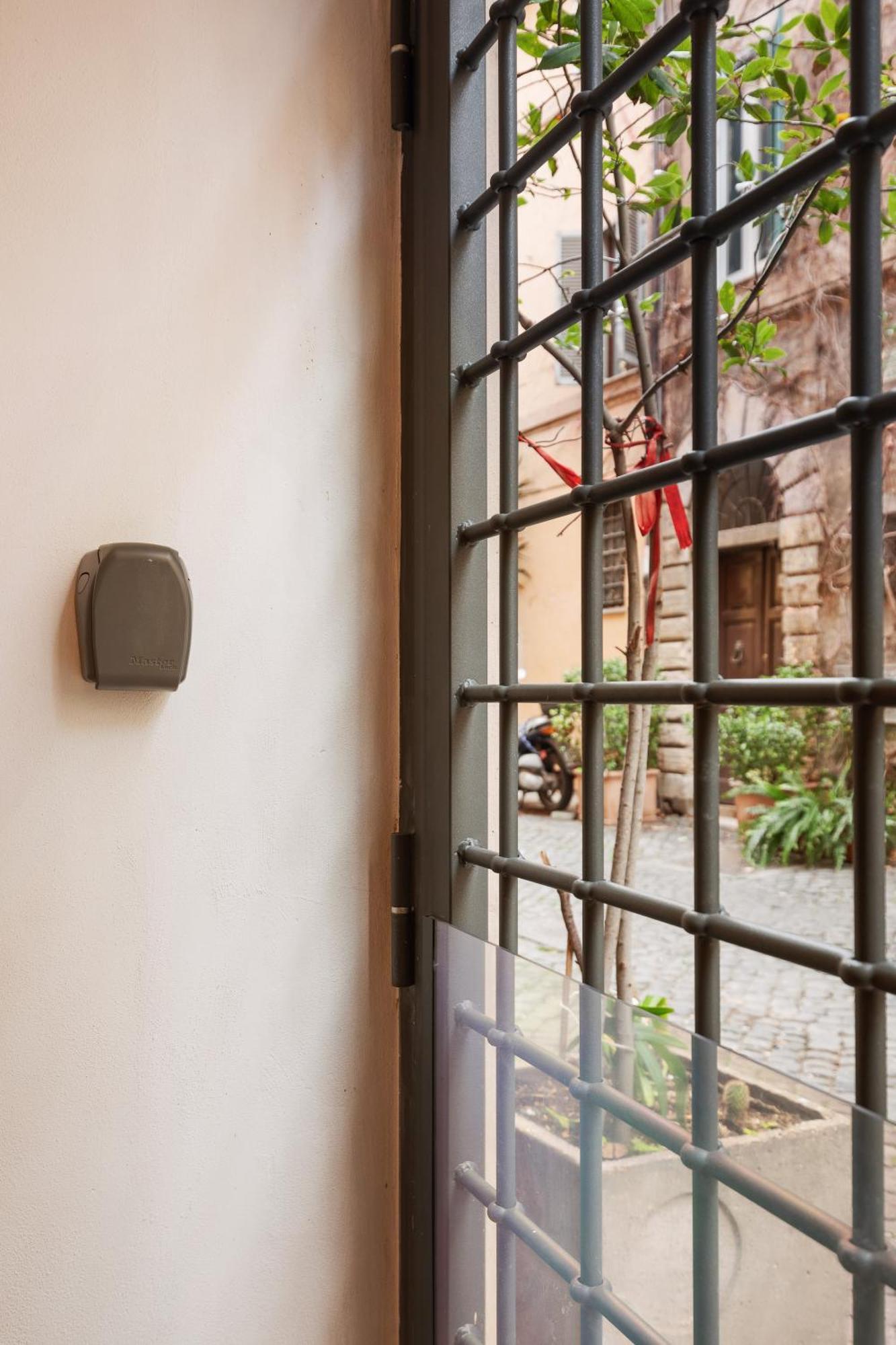 Leopardo Boutique Apartment In Trastevere Rom Exterior foto